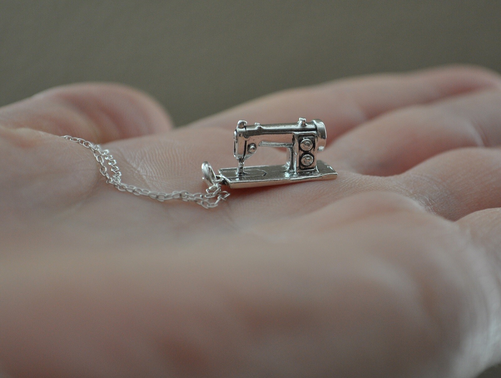 Sewing Machine Charm Necklace – 925 Sterling Silver Charm *NEW* Sewing Craft