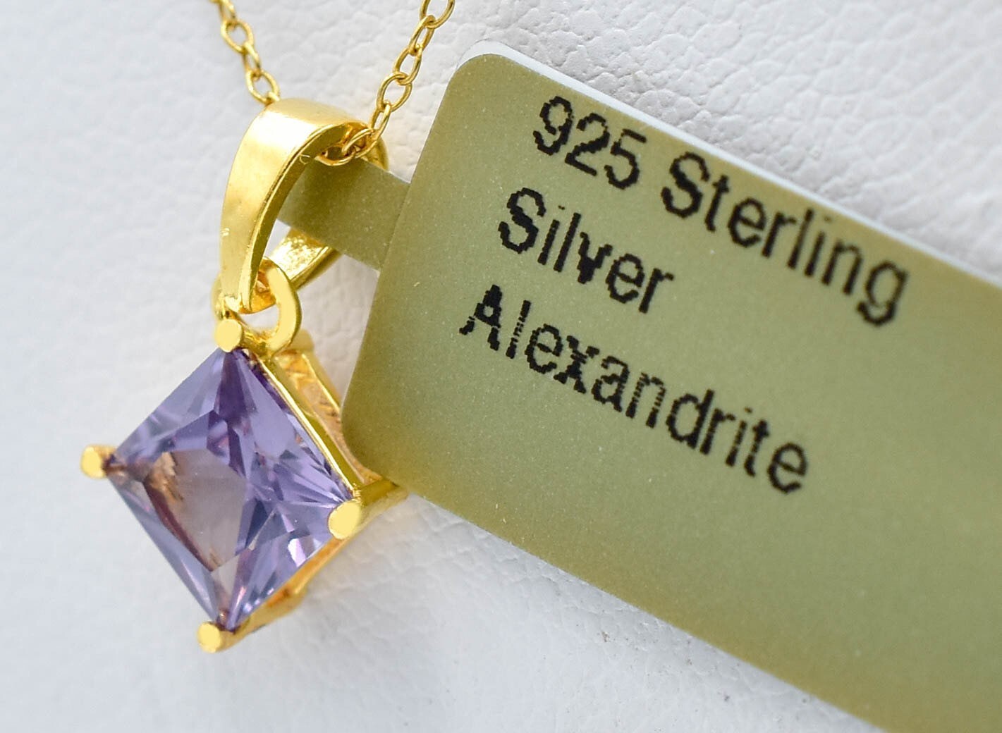LAB CREATED 0.75 Cts ALEXANDRITE PENDANT NECKLACE 14k YELLOW GOLD PLATED (.925)