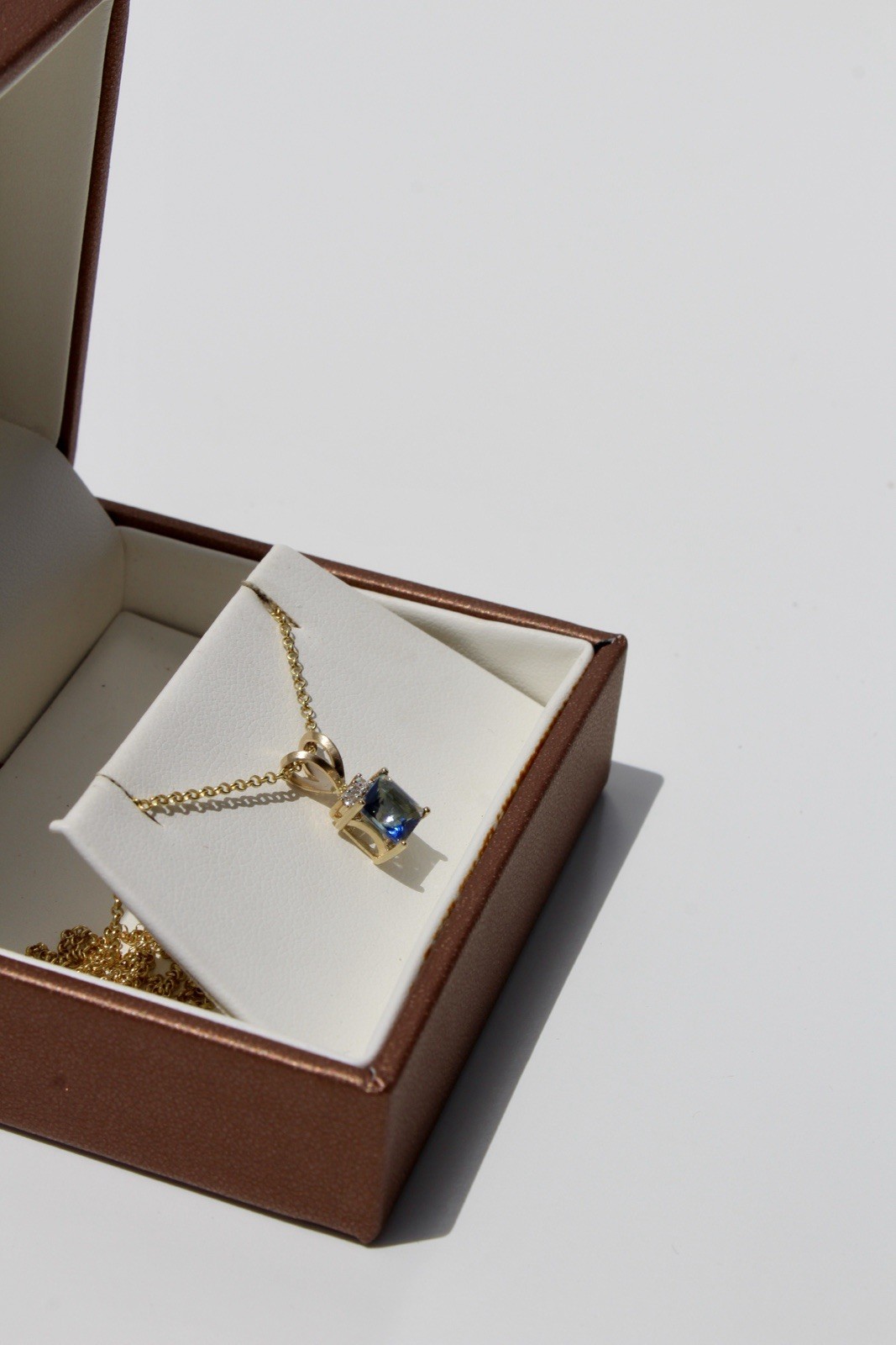 Alexandrite & Diamond Pendant, 1.37 Carats 10K Gold