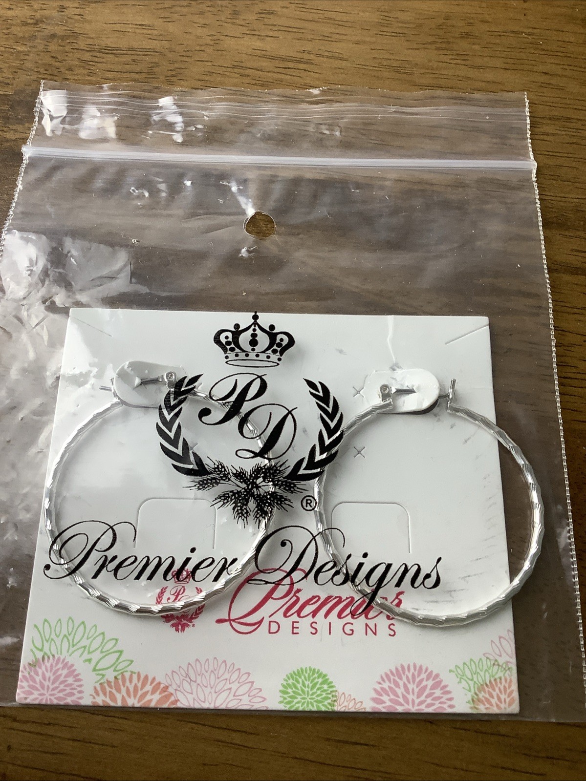 Premier Designs Silver Tone Etched Textured Hoop Earrings 1 1/2″