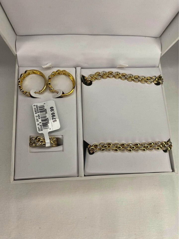 1.00 CTW Gold Over Silver Oval Link Set, Ring Size 7 MSRP $800 New W/ Tags