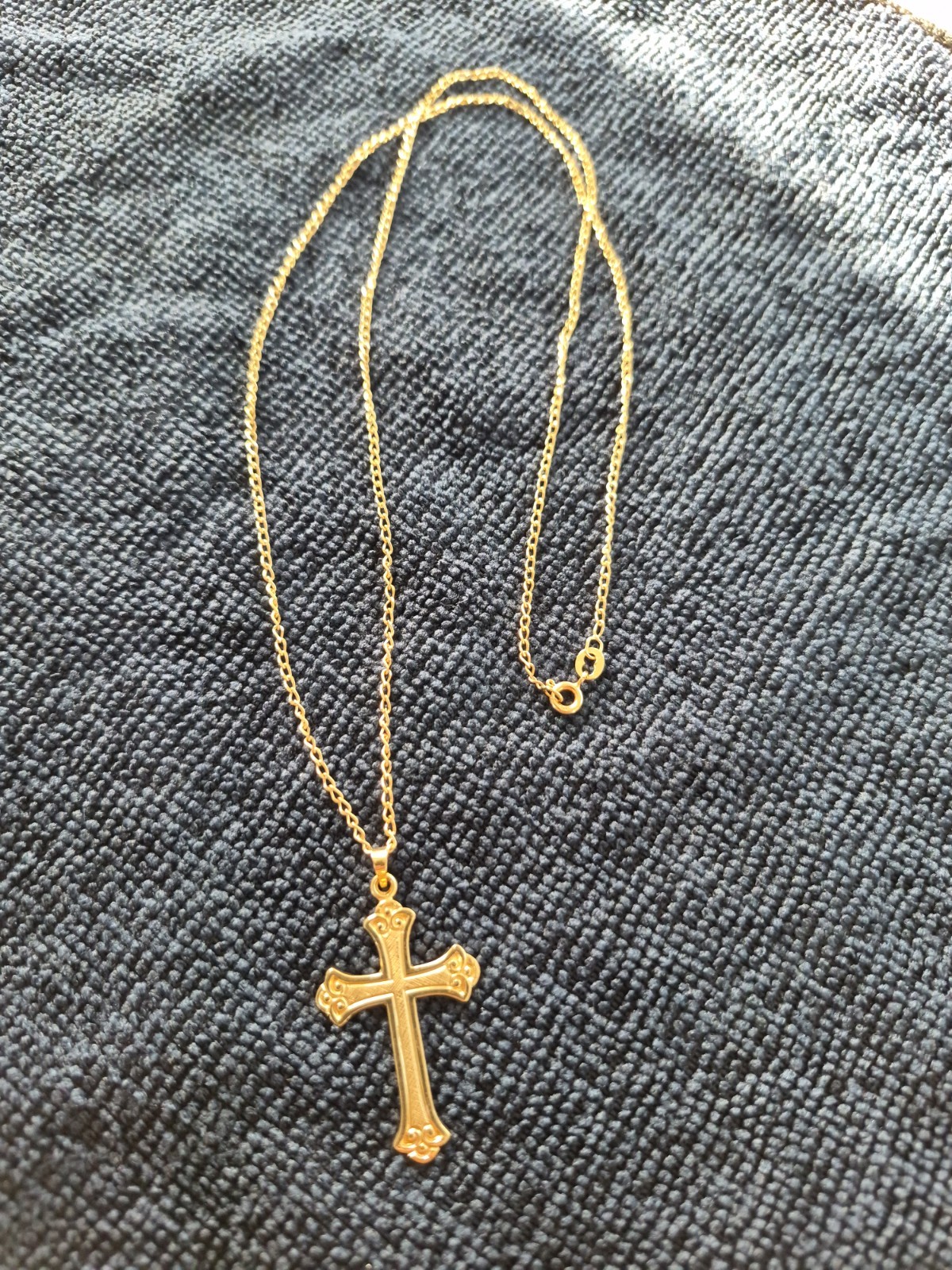 14k Solid Yellow Gold Cross Pendant Necklace 6.4 Grams Marked And Tested Stamped
