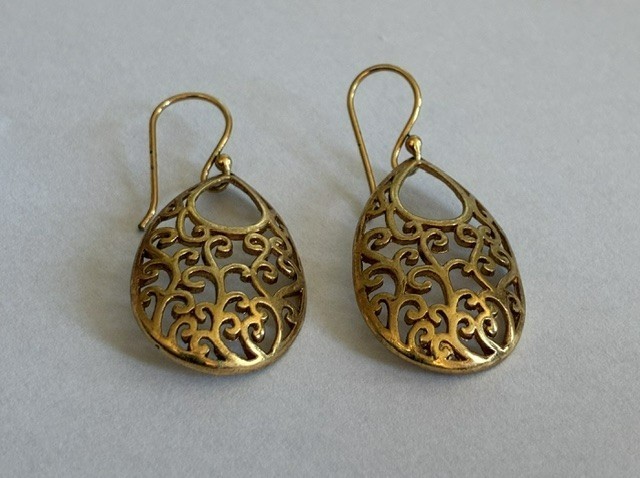 Gold Tone Teardrop Filigree (#497) Dangle/Drop Hook Earrings Pre-Owned