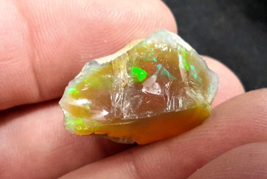 24x16x14mm ETHIOPIAN OPAL