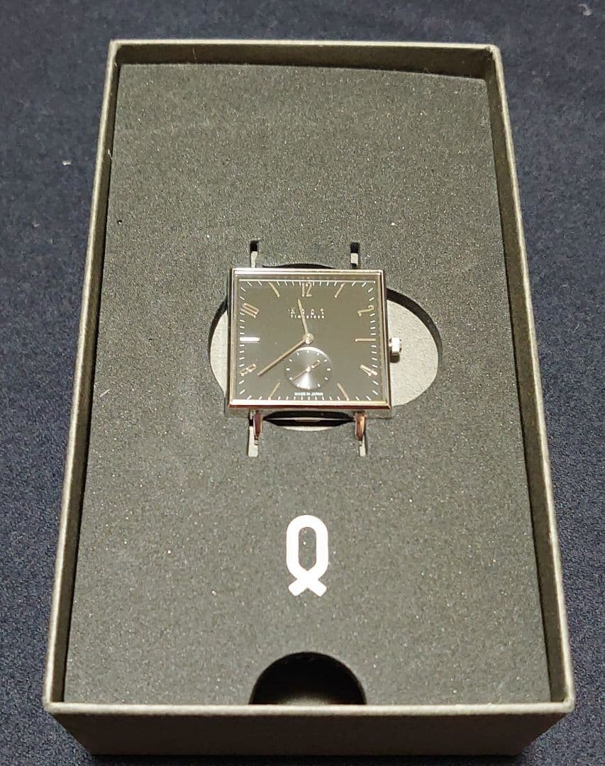 Knot Square SQ-32SVBK with selectable genuine strap