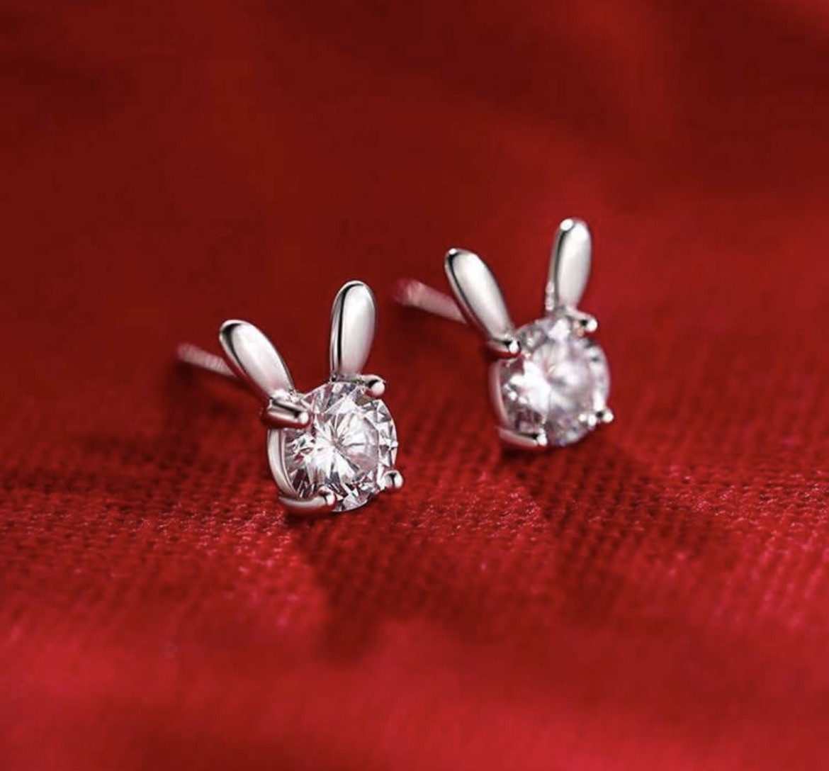 Minimalist Luxury Shiny Zirconia Rabbit Ear Cuff Earrings, with gift box 🎁