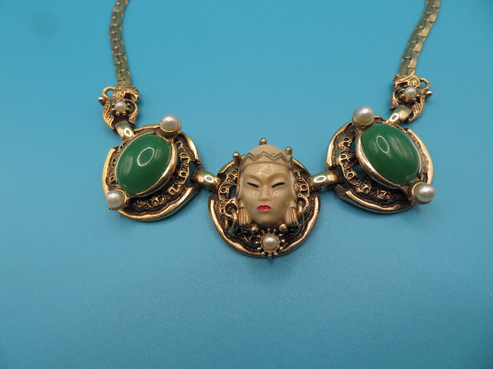 Vintage 15″ Asian Princess Necklace w/Faux Jade Cabachons & Pearls unsigned
