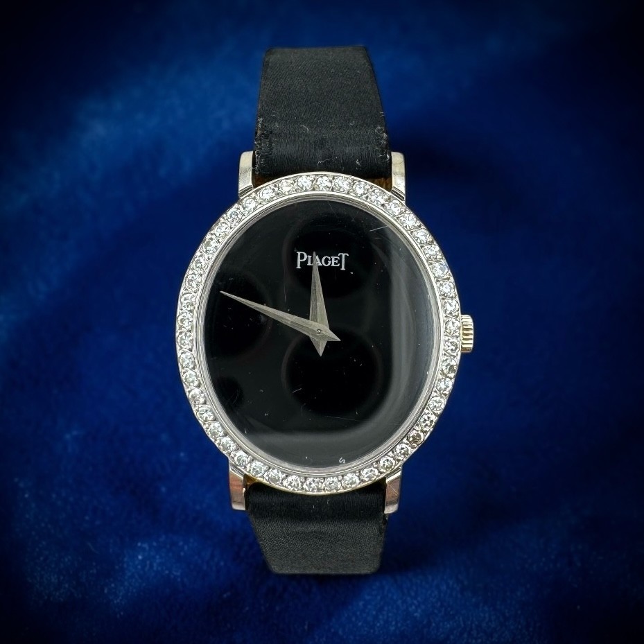 Vintage 70s-80s Piaget 18K White Gold Diamond Bezel Watch Ref 9825 Manual Wind