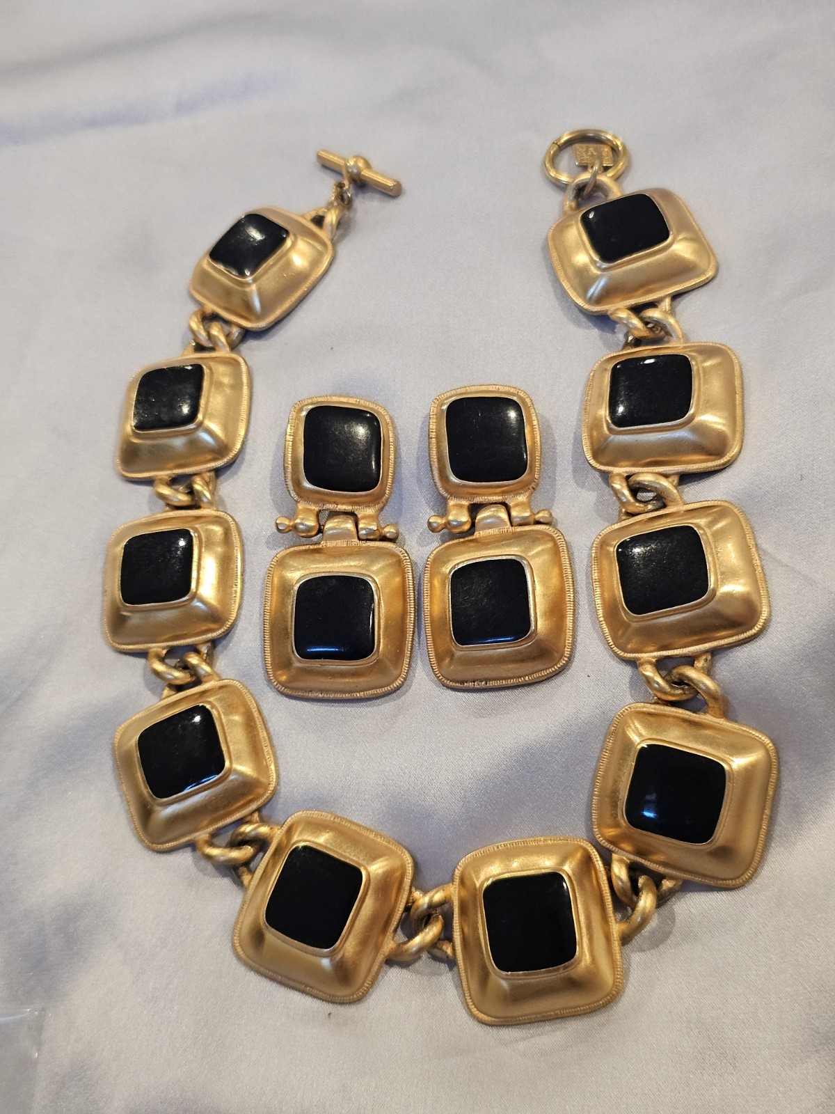 Vintage Anne Klein Matte Goldtone Black Enamel 15.5″ Necklace Clip Earrings Set