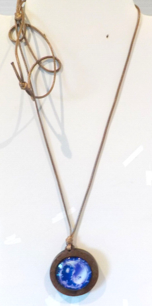 New Without Tags Yin & Yang Necklace With Rope Chain & A Wood Pendant Gift Boxed