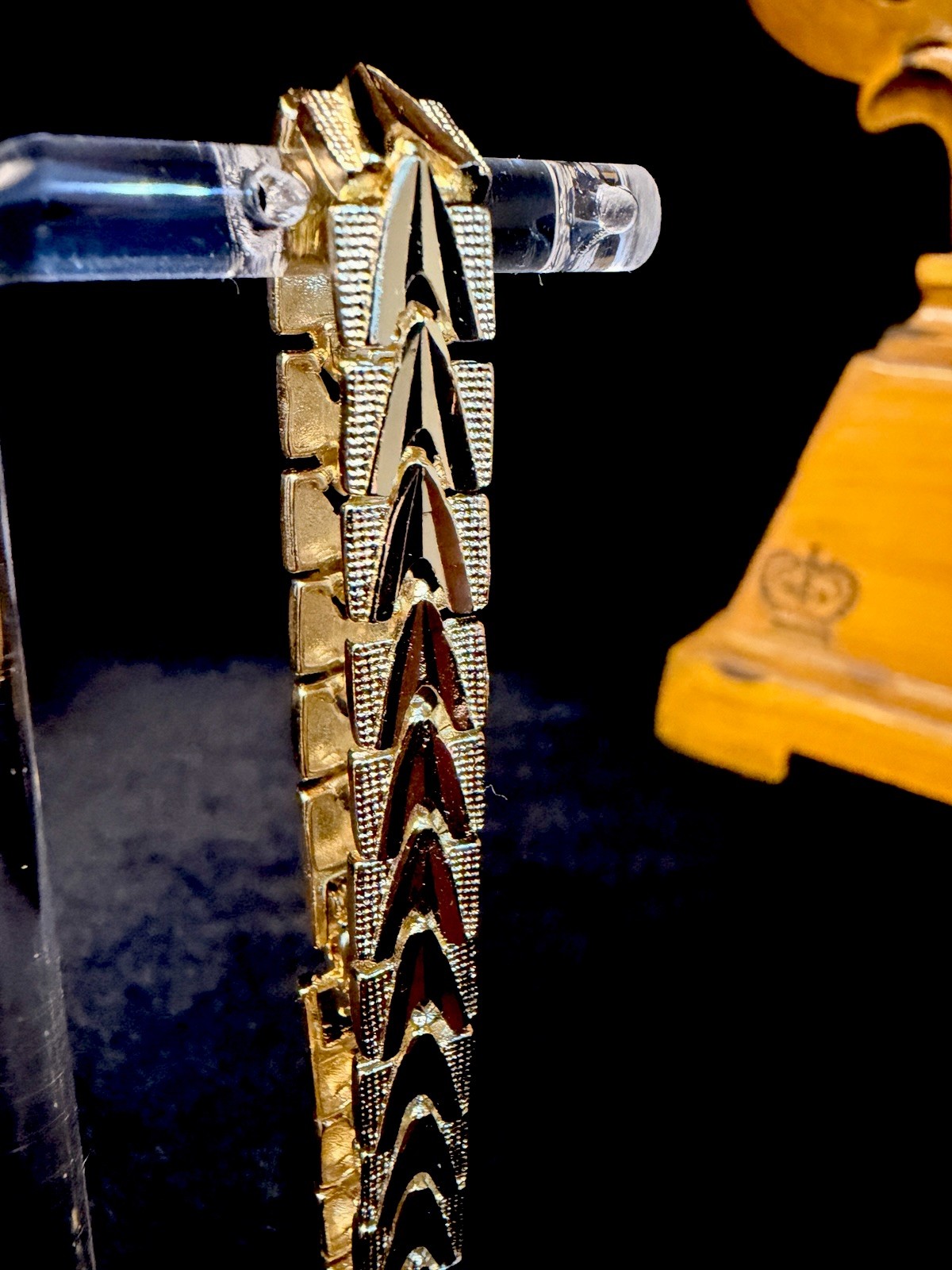 14K Gold Filled Chevron Diamond Cut Chain Link Bracelet 7in 8MM Metal Box Clasp