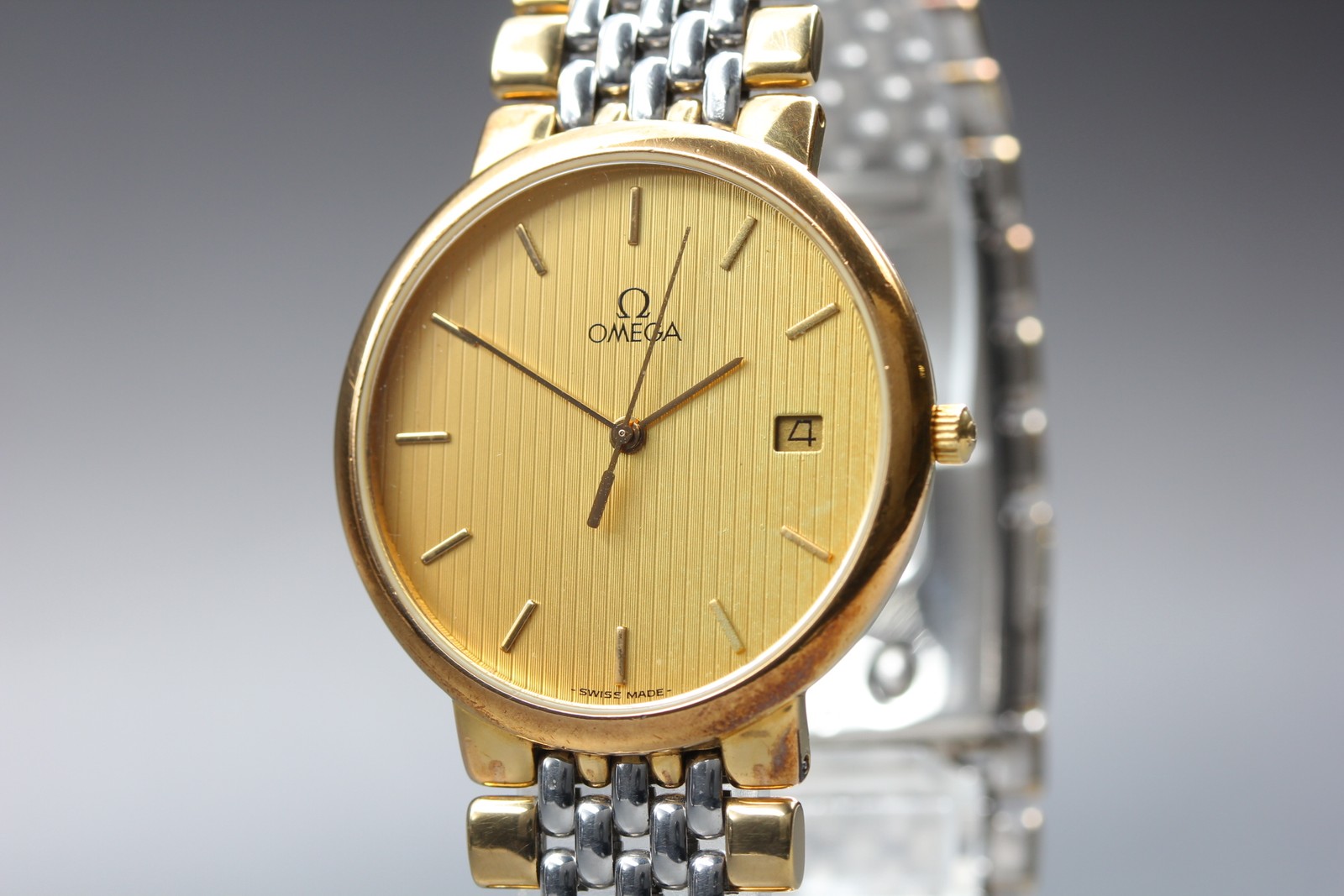 Vintage 1980s OMEGA De Ville Cal.1430 Quartz Gold Dial Date Men’s [NEAR MINT]