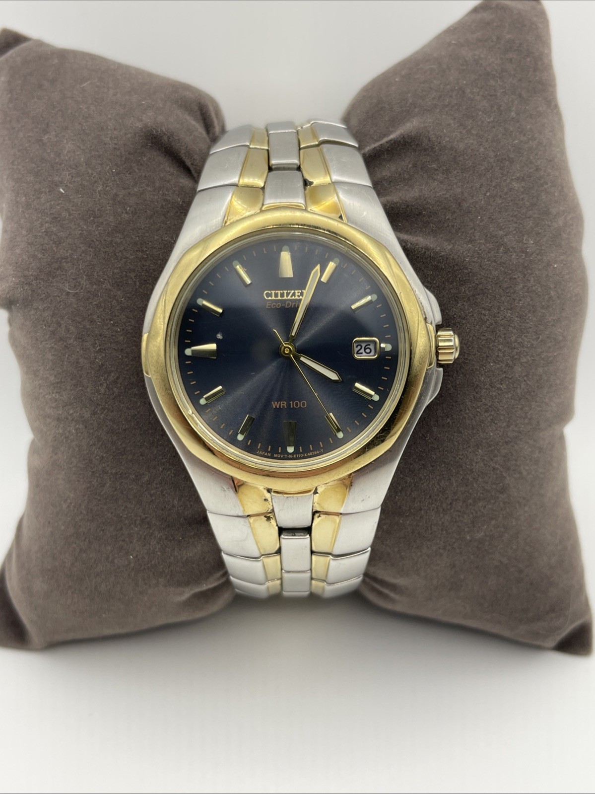 Vintage Citizen Mens E110-K15699 Eco-Drive Watch Silver Gold Band Black Dial