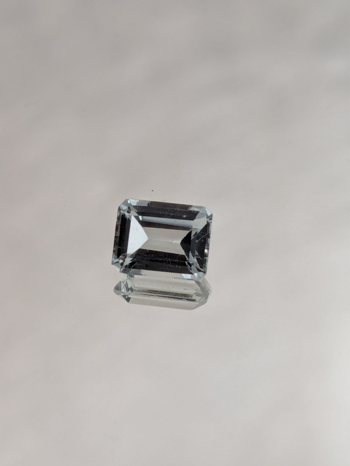 Aquamarine Clear Faceted Gemstone 2.4 carat (0.49g) 9.7 x 7.6 x 4.7 mm