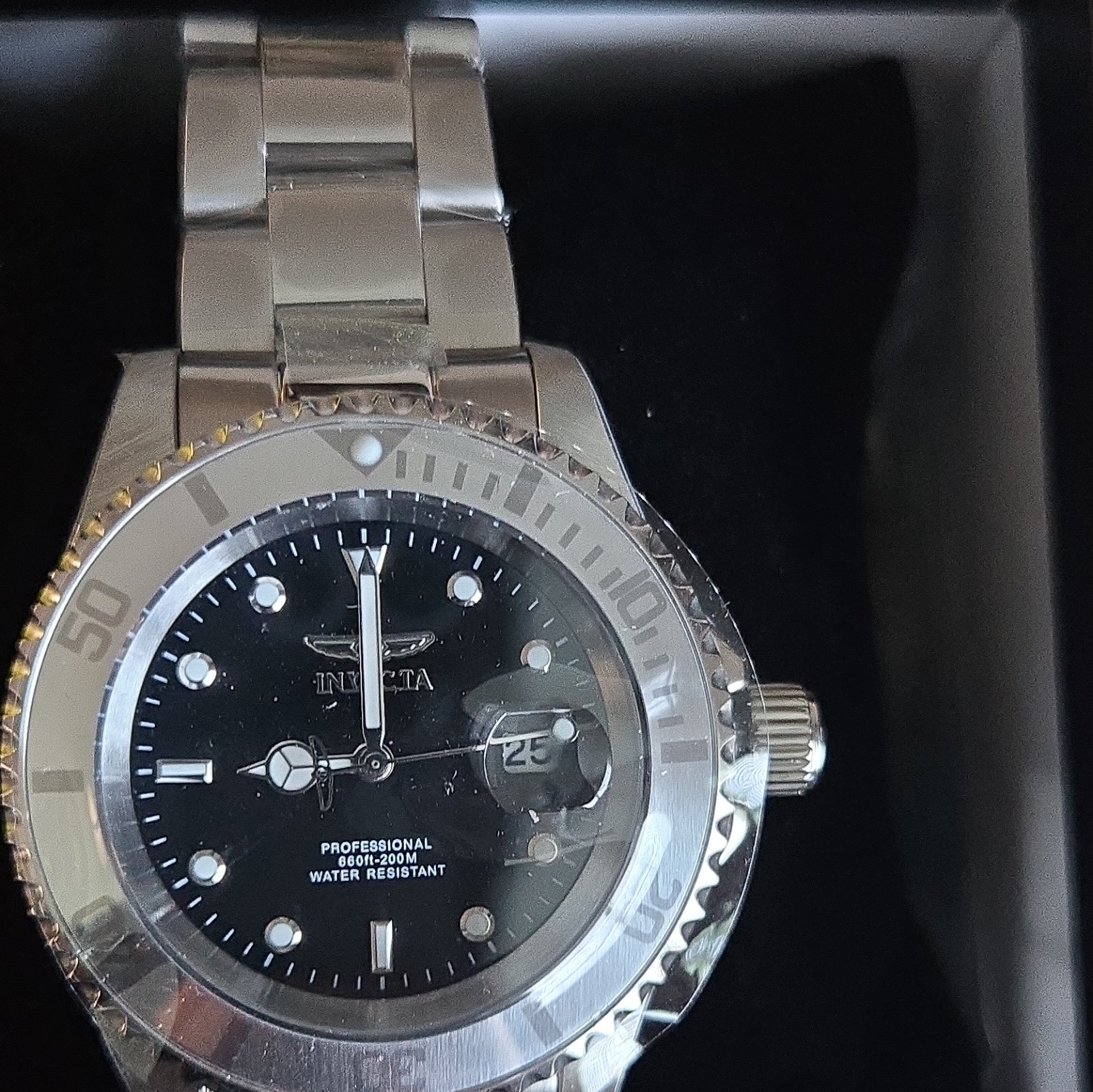 Invicta Professional Men’s Diver 200m Quartz Black Dial Date SS Watch w/Box