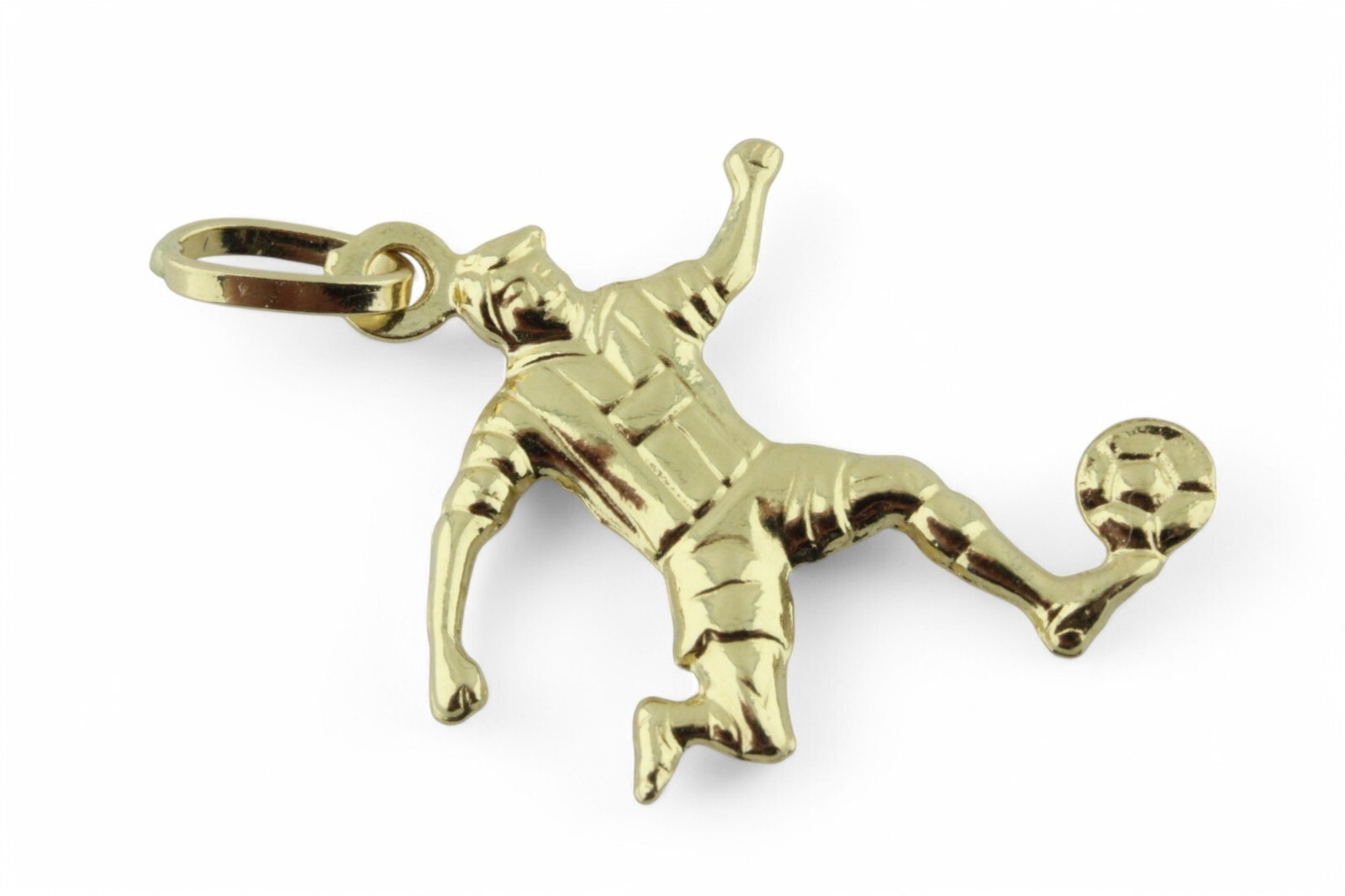 18kt yellow gold footballer gift pendant. 750/1000 yellow gold