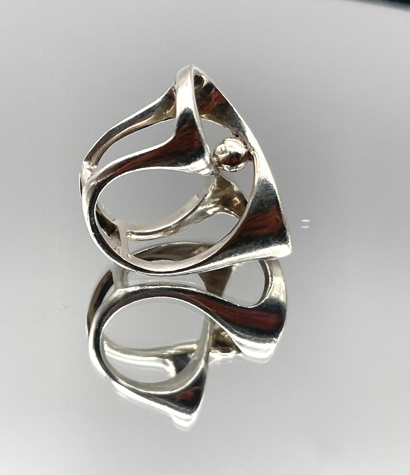 925 Sterling Silver Solid Infinity Symbol Ring Size 8. Weight: 12.0g Heavy piece