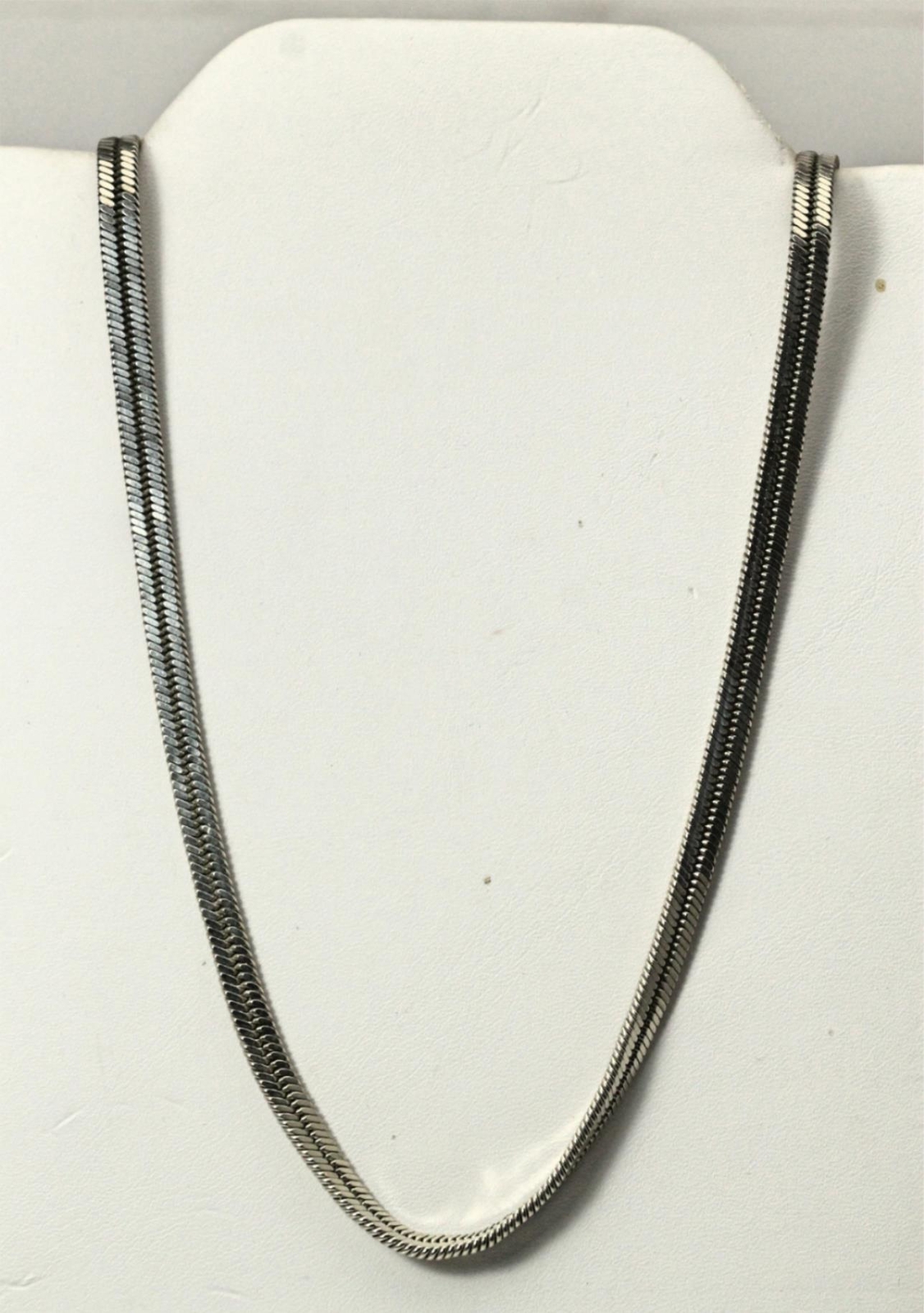 925 Sterling Silver 1.6mm Thick Herringbone Chain 28.5 Grams 22″ Long (NEC4760)