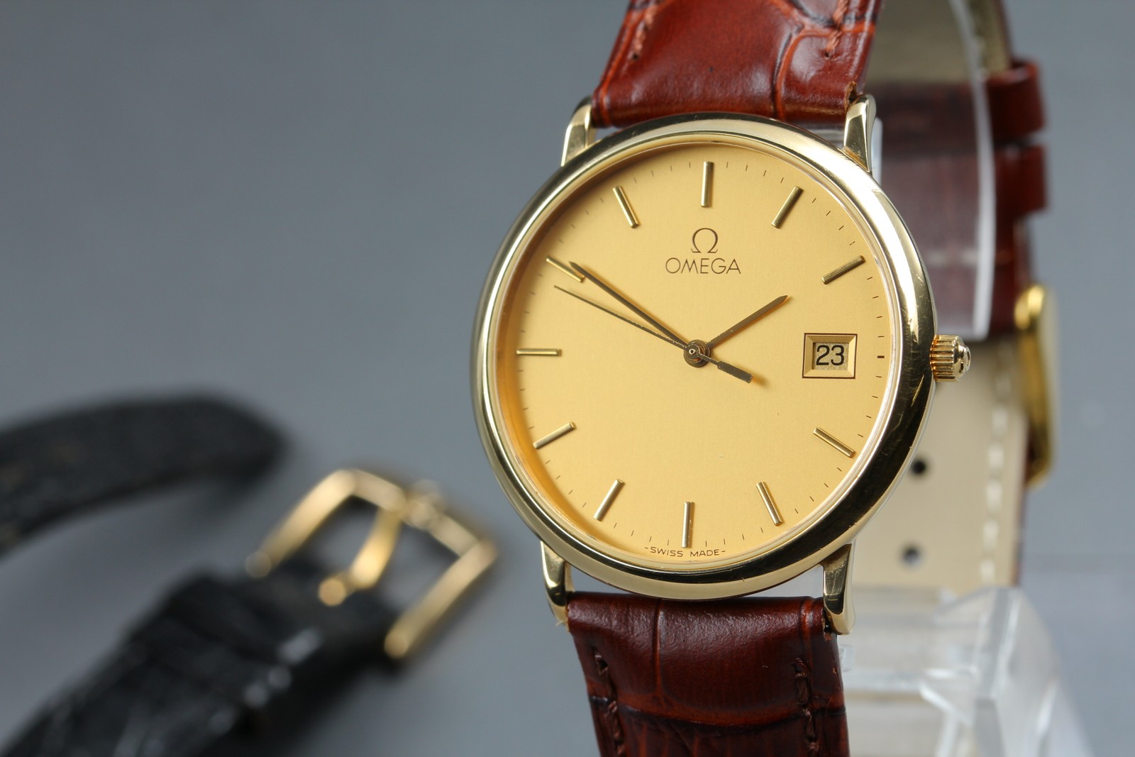 1991 Near MINT OMEGA De Ville 196.0312.1 Gold Dial Date 33mm Quartz Men’s Watch