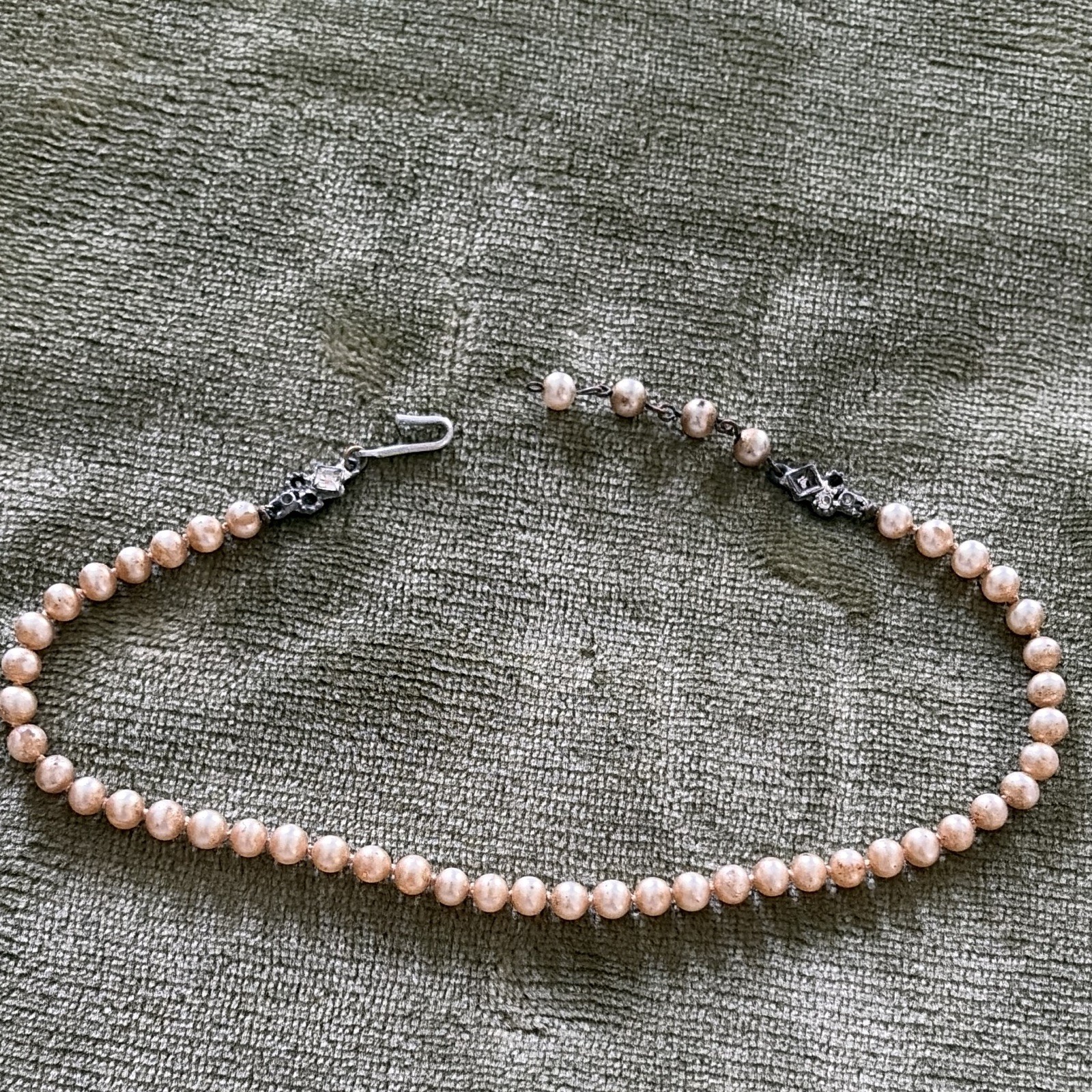 Vintage post WW 2 Pink Pearl Beaded Necklace Silver Hook Clasp Round Bead Chain