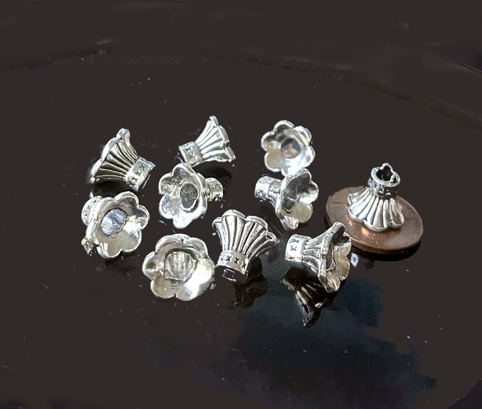 20 Antique Silver Pewter Petal Bell Flowers Caps Beads