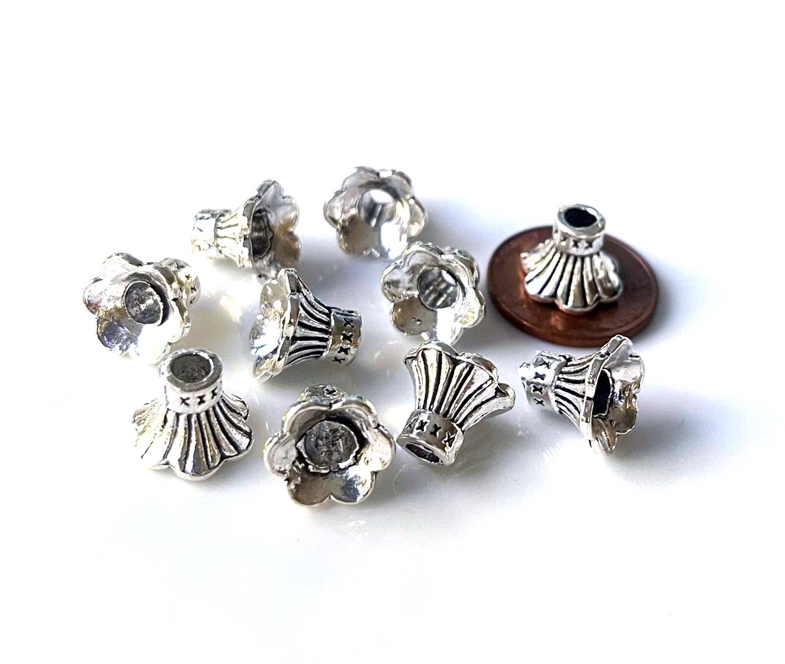 20 Antique Silver Pewter Petal Bell Flowers Caps Beads