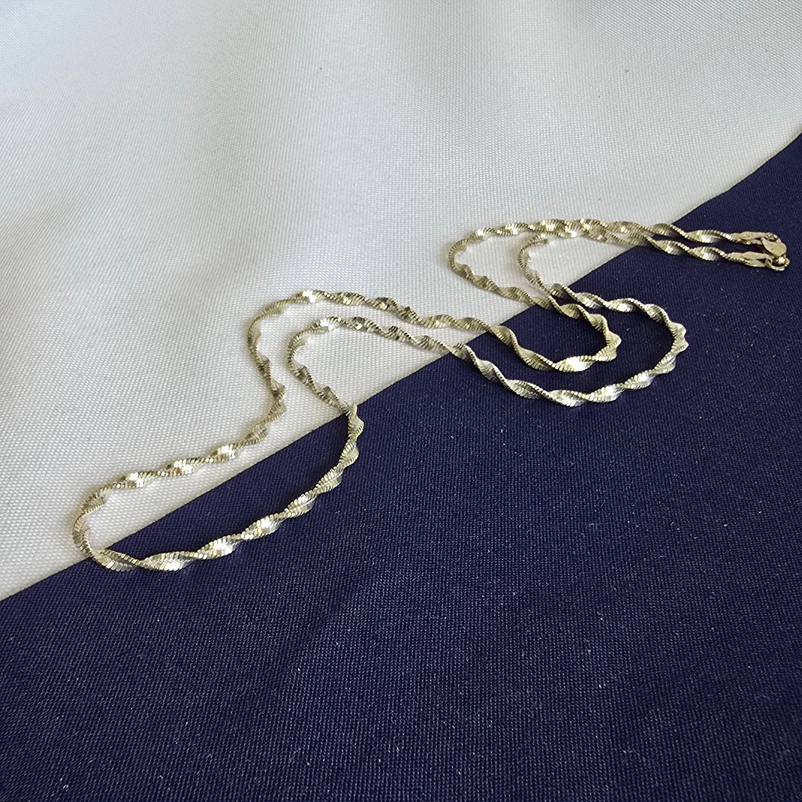 Sterling Silver Necklace 10.47g Fine Jewelry 23.5″ Singapore Chain Lobster Clasp