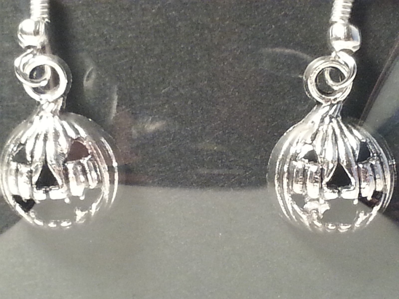 Silver Tone Pumpkin Jack-O-Lantern Fashion Earrings – Halloween – Jewelry