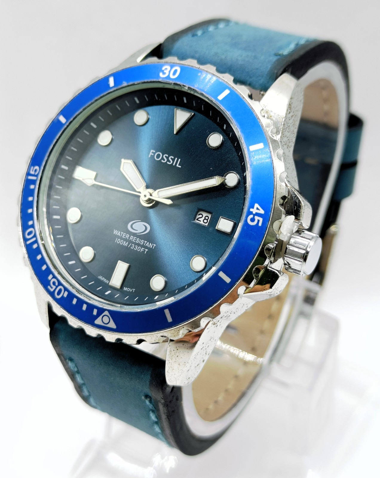 Awesome Fossil Date Indicator Quartz Analog Men’s Wrist Watch