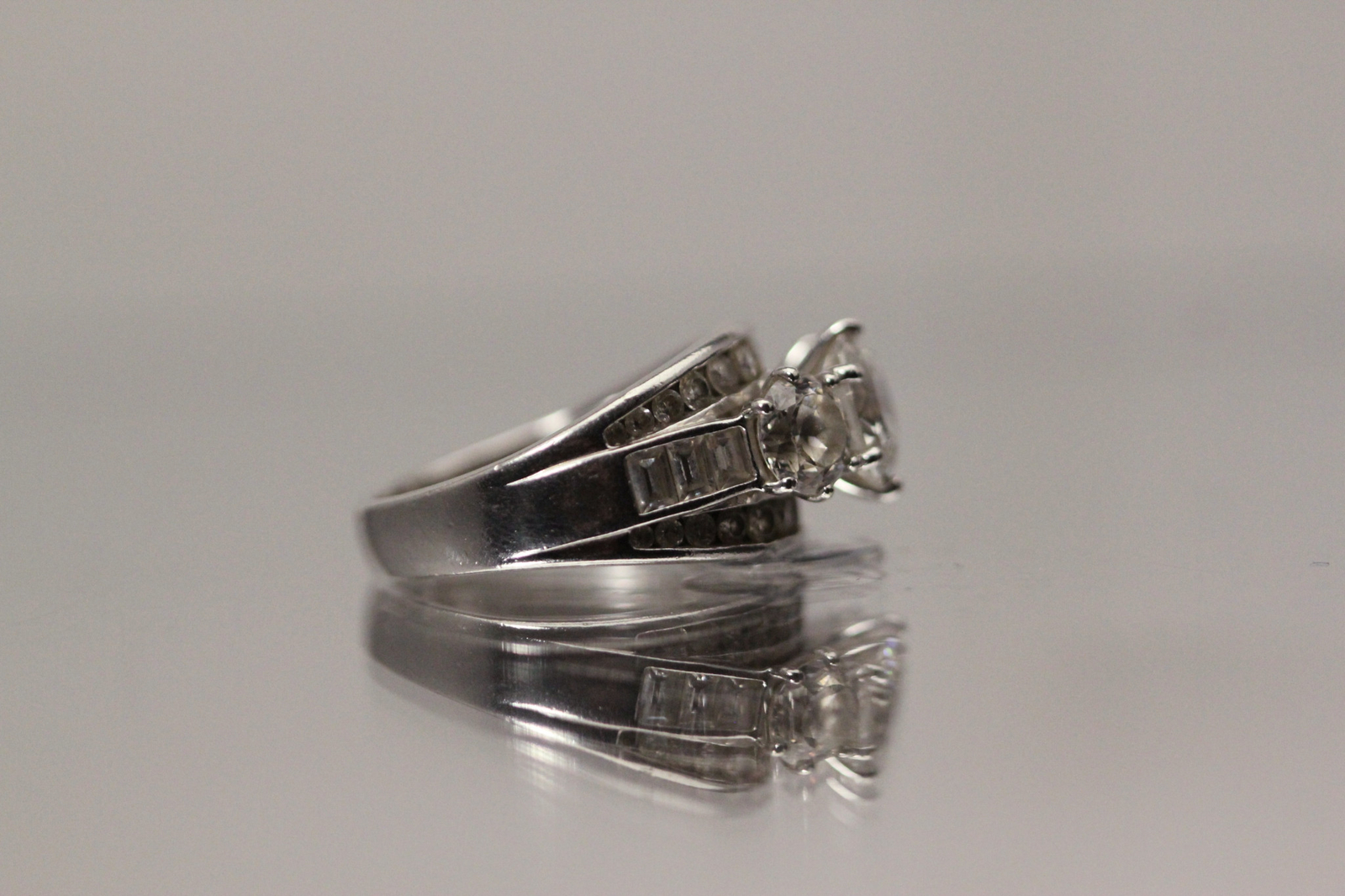 925 Sterling Silver Round & Baguette Clear CZ Engagement Style Ring8.8G(RIN8905)