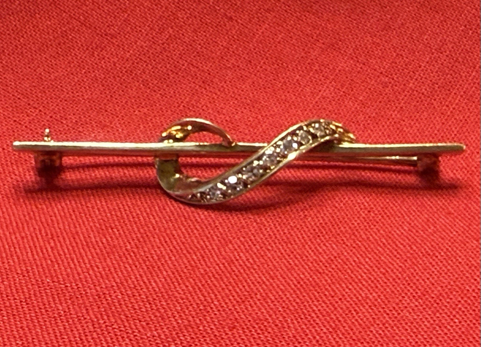 Vintage 14k Gold Bar Brooch With Looping Ribbon Design Accented With Diamonds