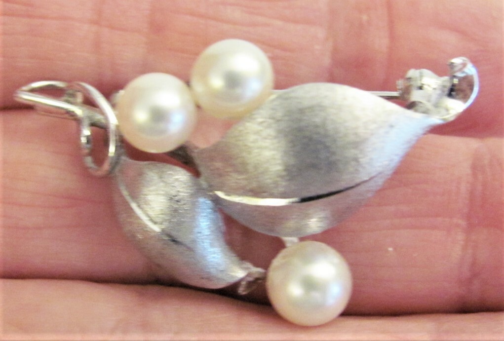 VTG 925 Sterling 3 Real 7mm Pearls Leaf Pin Brooch/ Pendant 5.3 gram 1 1/2″ x 1″