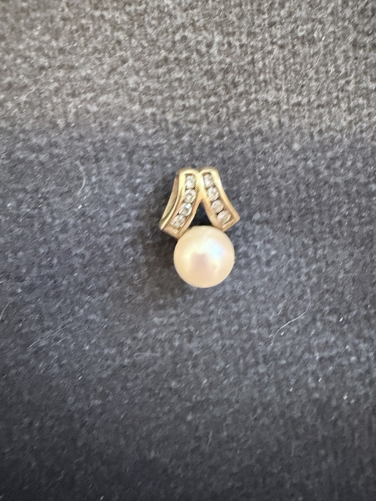 10K solid Gold Pearl Pendant with Accent Stones – Elegant Vintage Charm