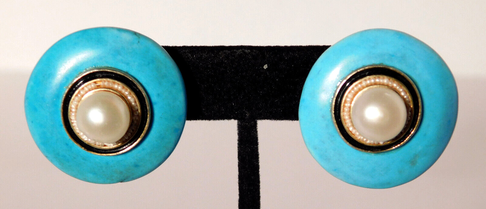 Vtg Jaded Jewels 92 NYC Round Blue Polished Stone + Cultured Pearl Clip Earrings