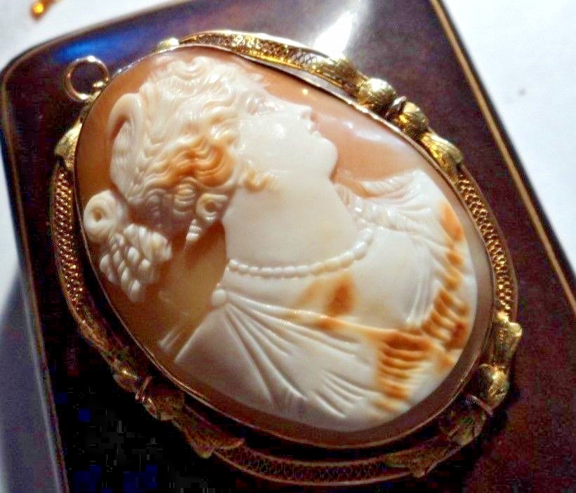 Antique 10K YG Hardshell Cameo 2.2″ Pendant Brooch Pendant Orig. Leather Box 15g