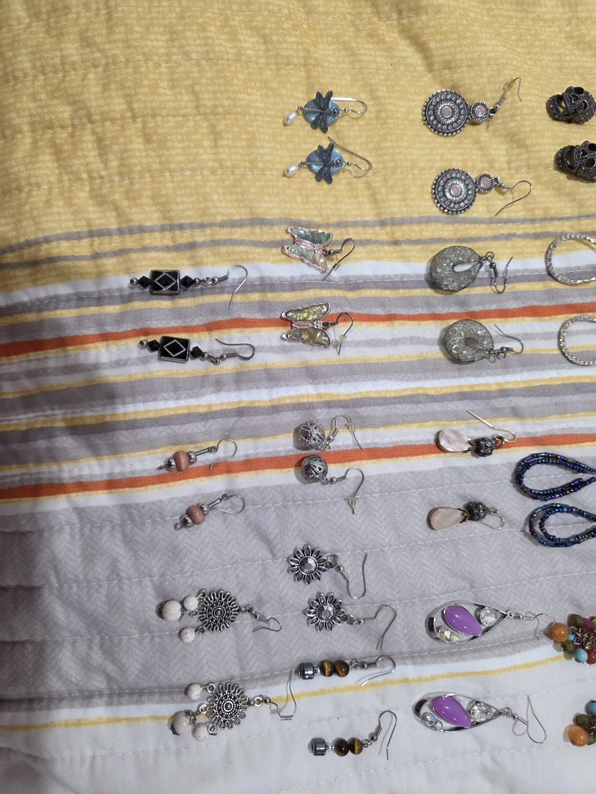 Mixed Lot Of 24 Pc Women’s Fashion Dangle Earrings Multicolor Mixed Metals