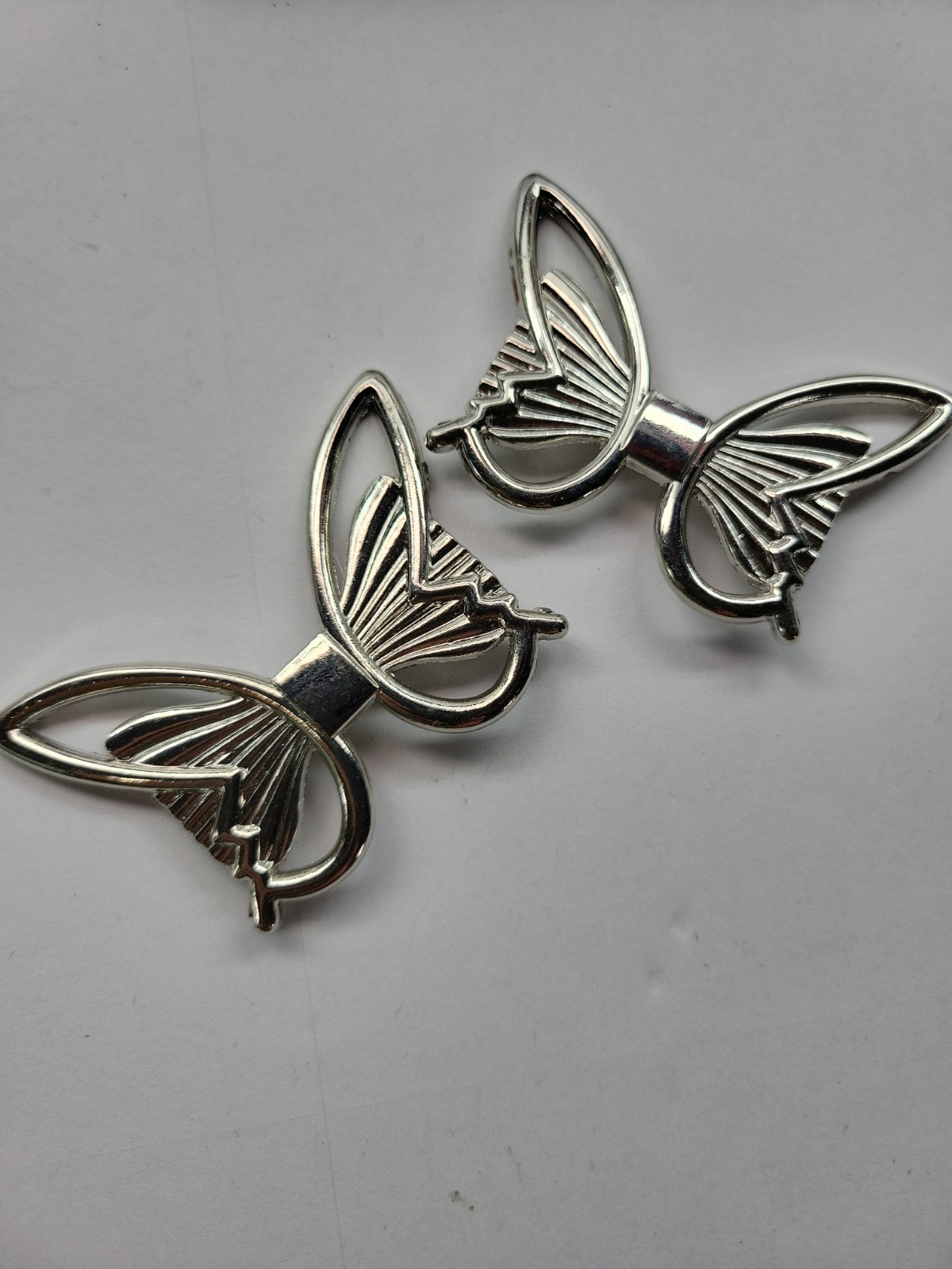 Pair Of Vintage Butterfly Brooch Pins Silver Tone Very Light weight unbranded