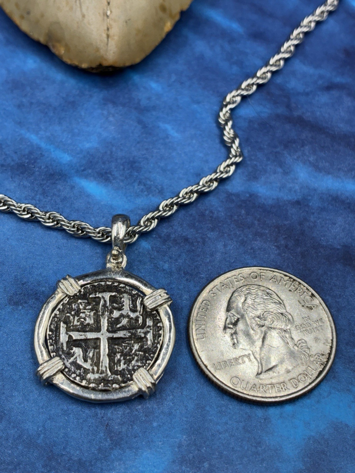 ATOCHA SHIPWRECK TREASURE COIN IN .925 BEZEL W/MATCHING ROPE CHAIN