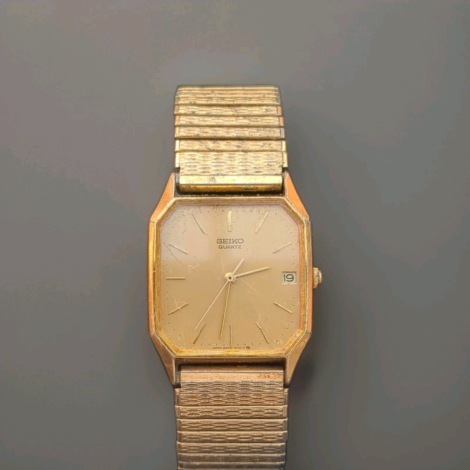 Seiko Quartz Gold Dial Analog Wristwatch Gold Metal Bracelet Date Stick Indexes