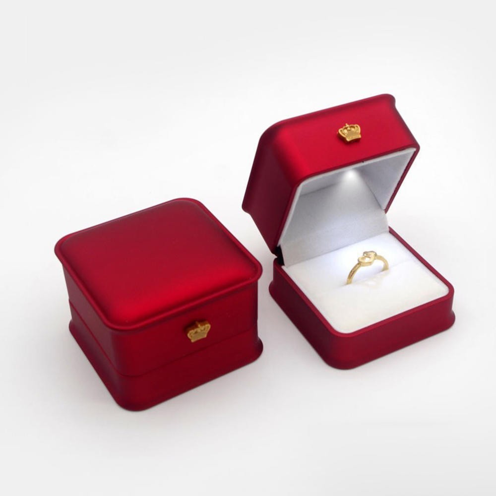 LED Ring Box Luxury Velvet Proposal Engagement Wedding Jewelry Gift Case Light