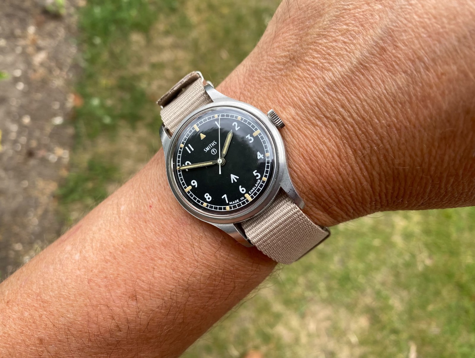 Vintage Smiths W10 ^ british army issued watch dated 1969.
