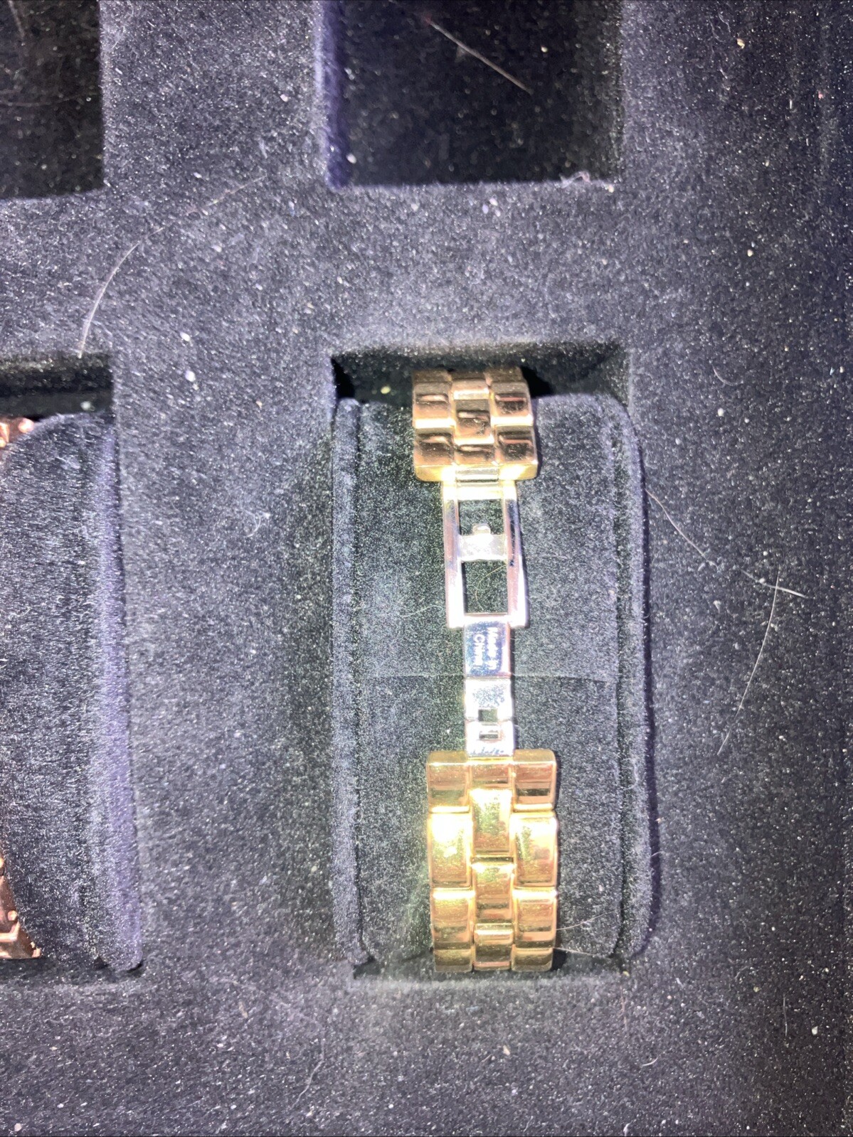 4 Lady, wrist watches preowned each will need a battery. Buyer is buying 4 Watch
