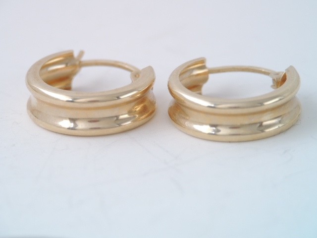 WIDE DESIGNED RL 14K YELLOW GOLD HOOP EARRINGS 5/8 “