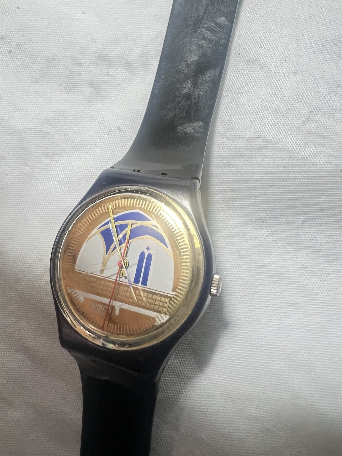 Swatch(Black Stage)GN120,Gold Tone And Blue & White Graphic Monuments,33mm Case