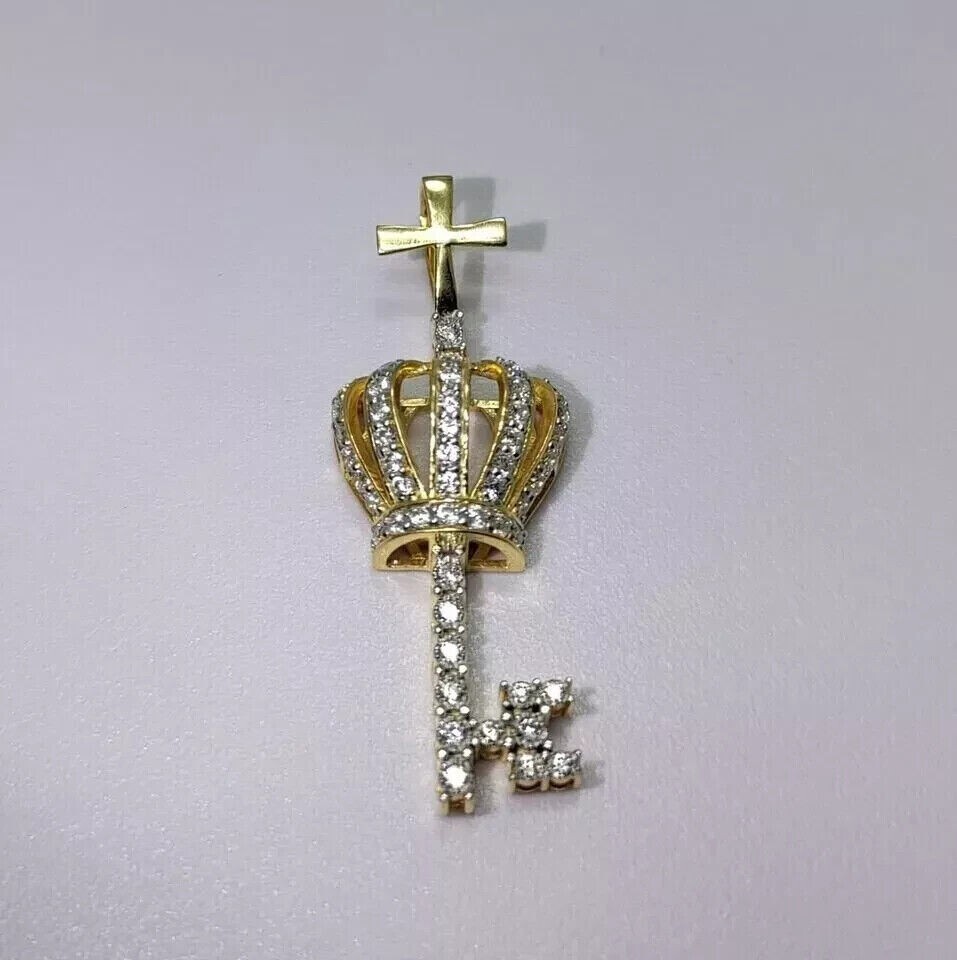 Round Cut Simulated Diamond Stunning Crown Key Pendant In 14K Yellow Gold Plated