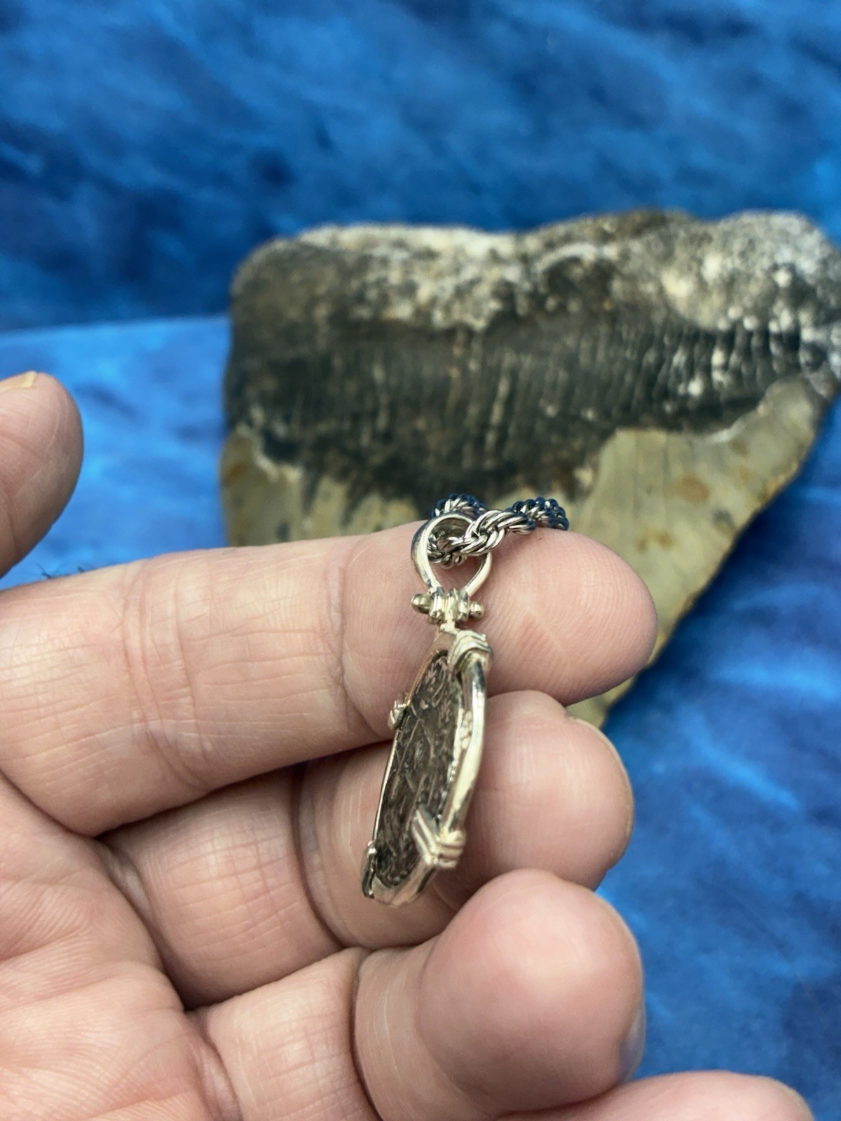ATOCHA SHIPWRECK TREASURE COIN IN .925 BEZEL W/MATCHING ROPE CHAIN