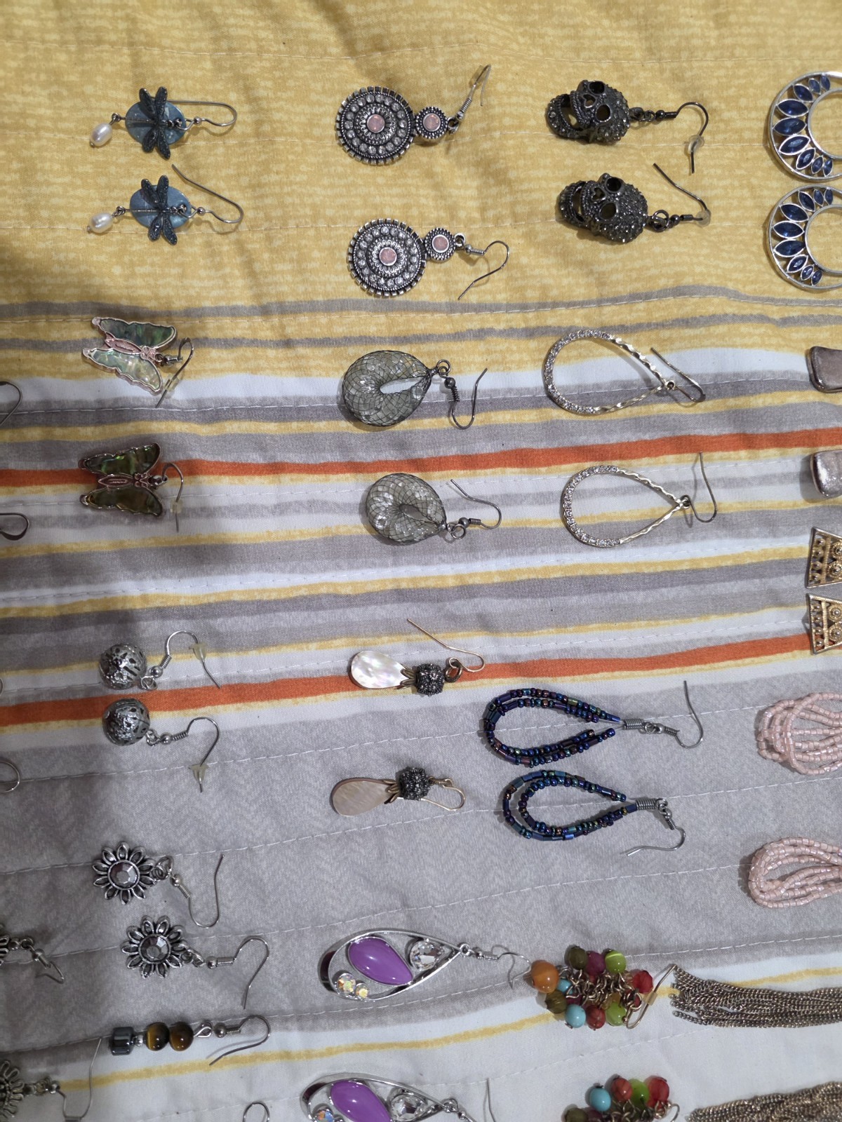 Mixed Lot Of 24 Pc Women’s Fashion Dangle Earrings Multicolor Mixed Metals