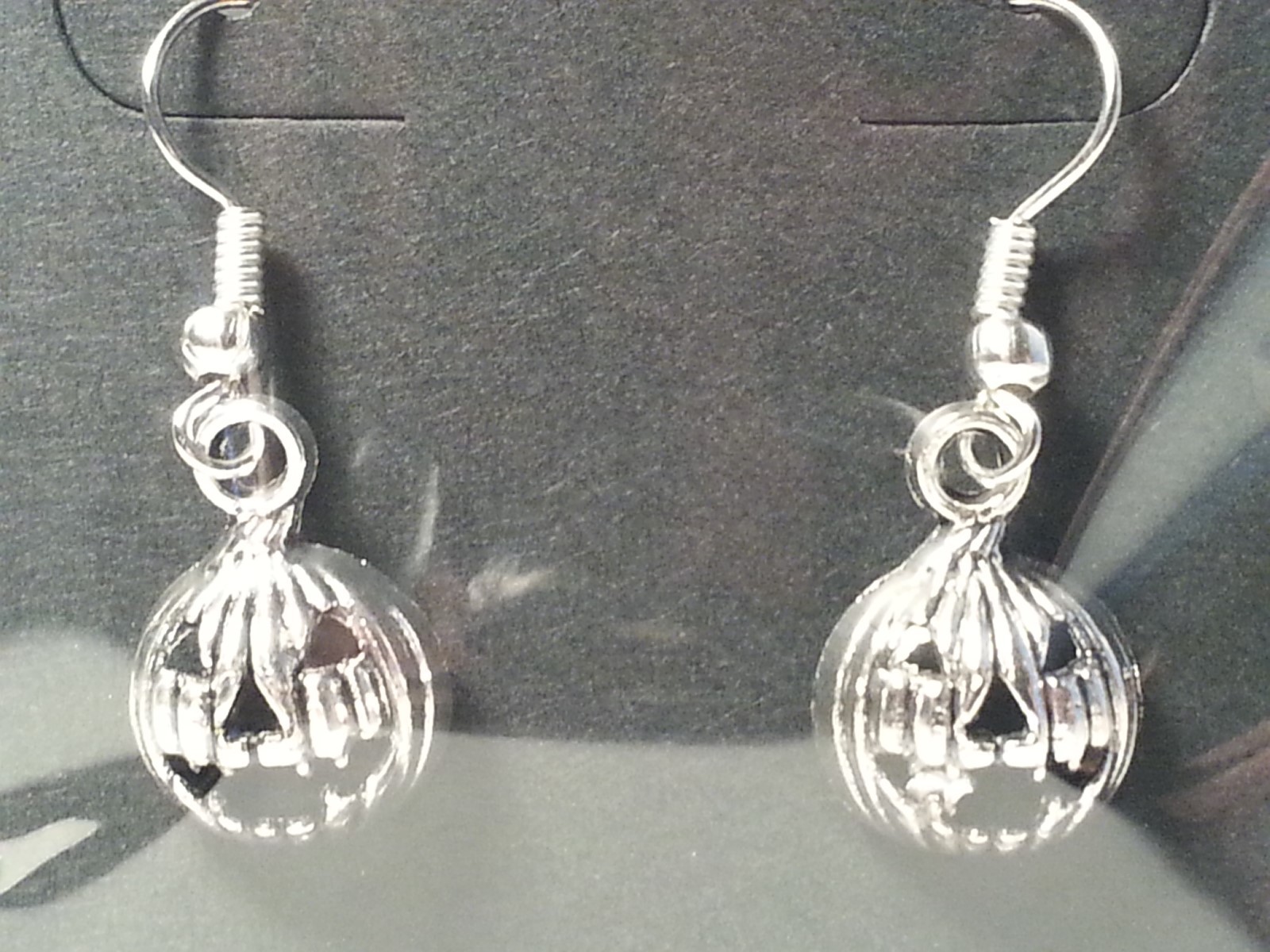 Silver Tone Pumpkin Jack-O-Lantern Fashion Earrings – Halloween – Jewelry