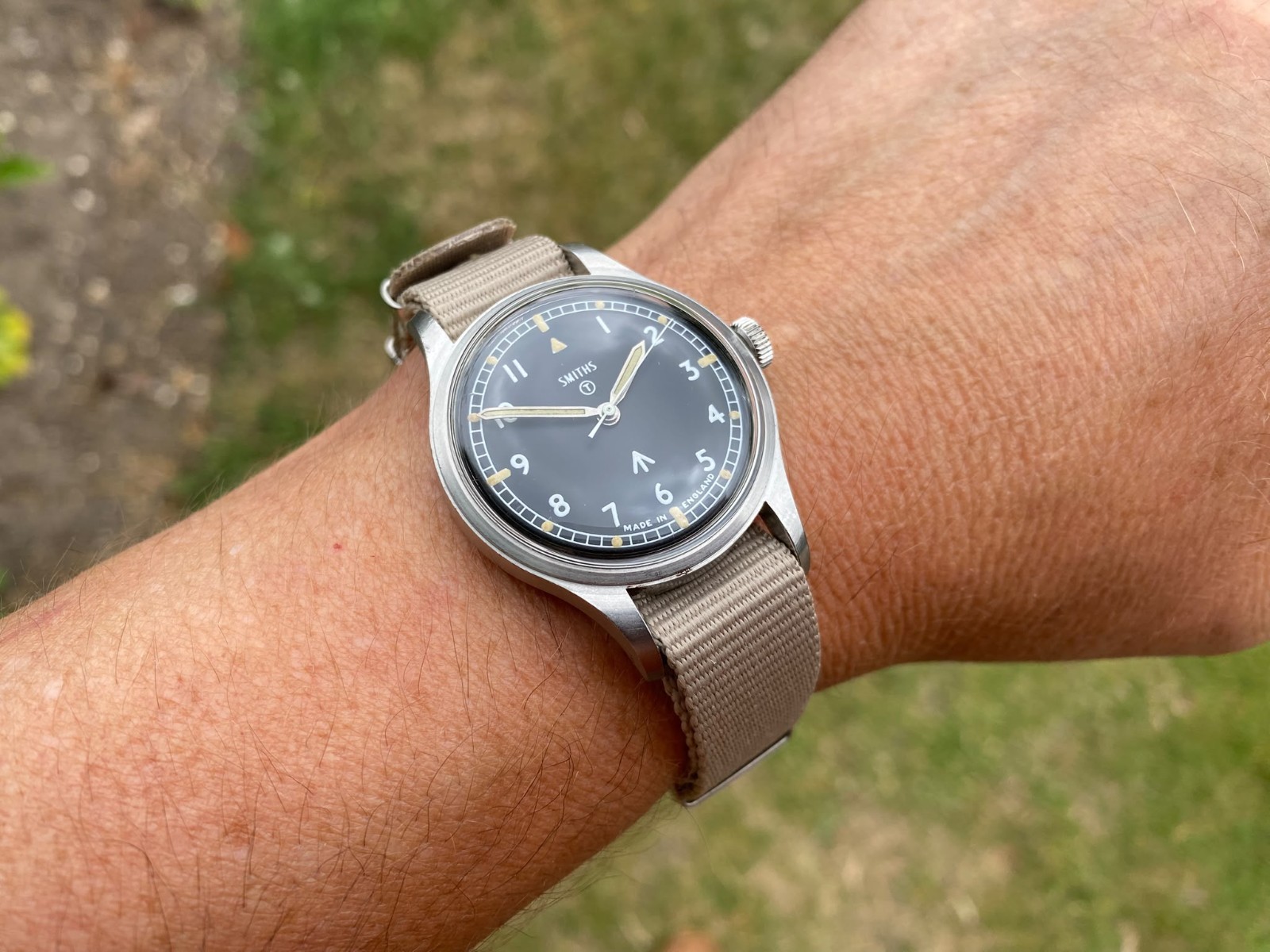 Vintage Smiths W10 ^ british army issued watch dated 1969.