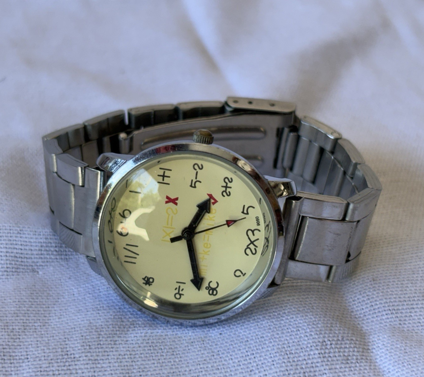 Mr Mike Quartz Analog Watch White Dial Arabic Numerals Silver Bracelet 1 ATM